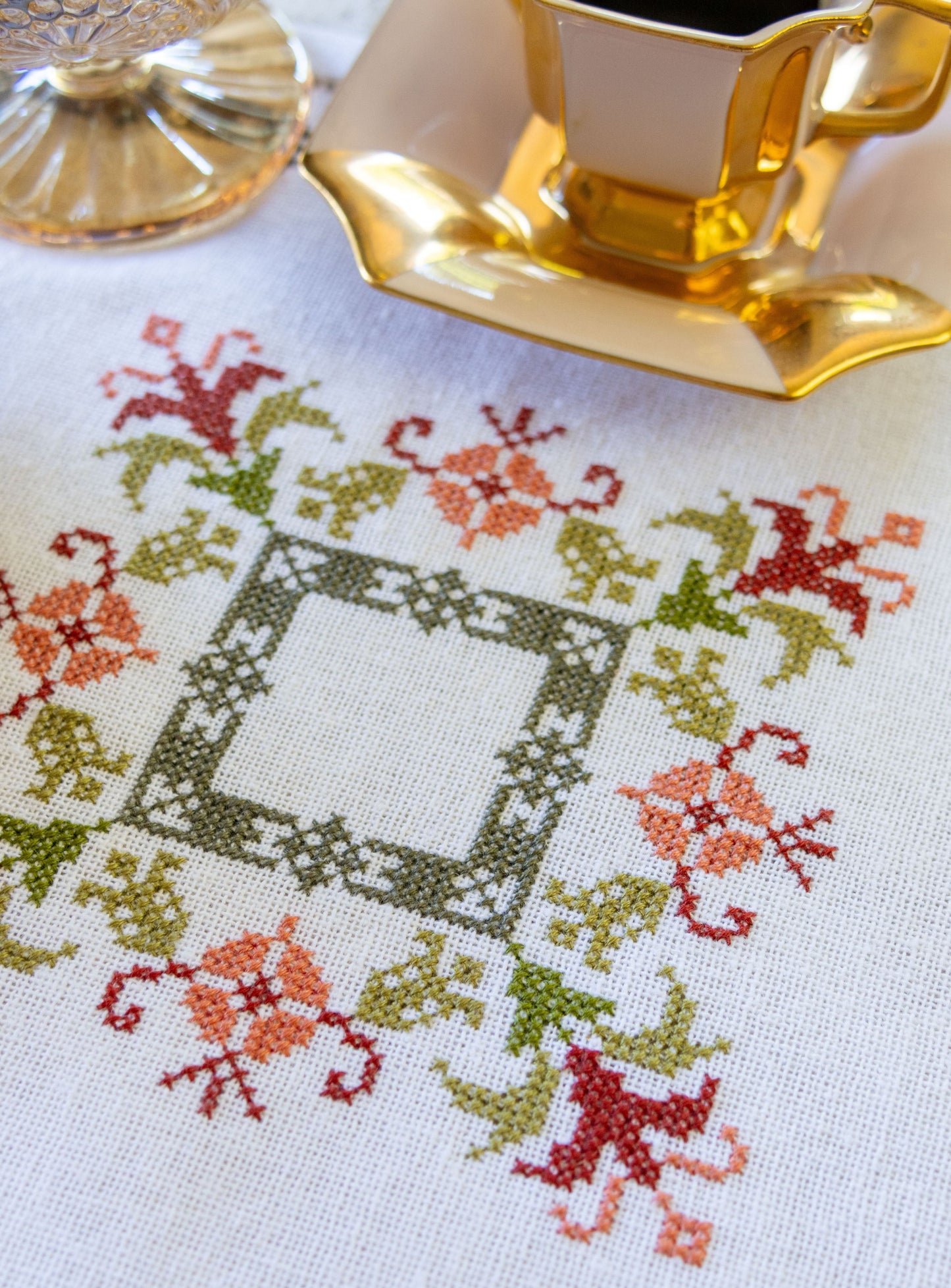 folk embroidery kit table runner with flowers