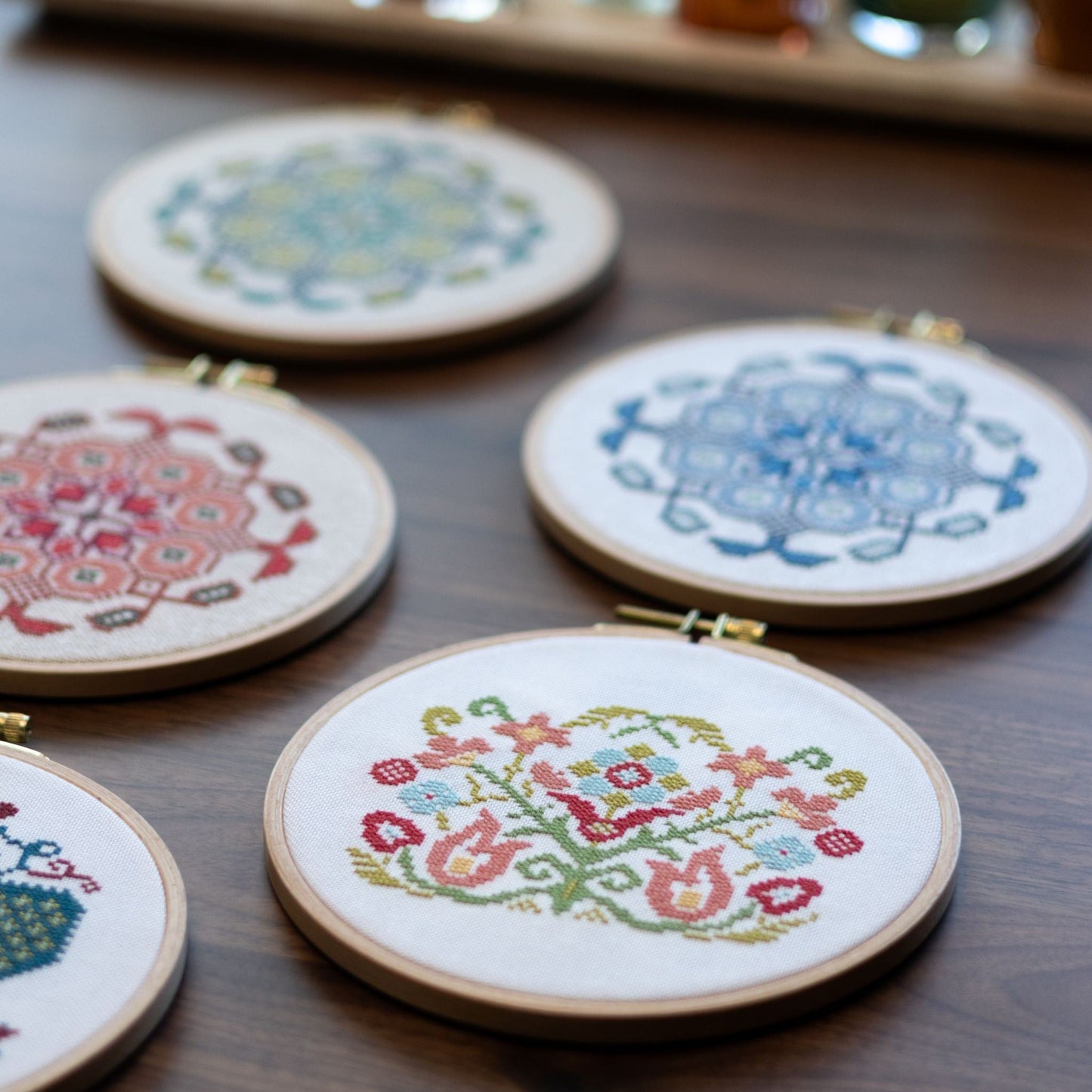cross stitch hoop design with flowers