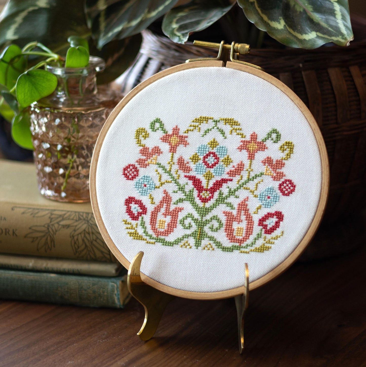 cross stitch hoop design with flowers