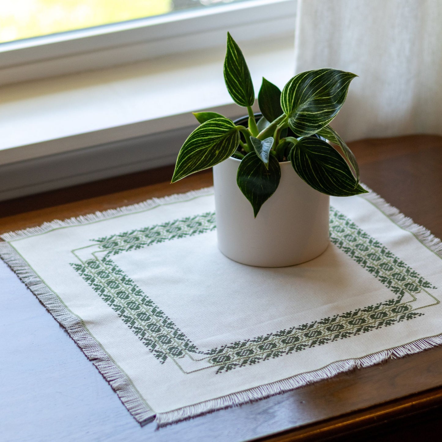 folk embroidery cross stitch basket cloth with plant