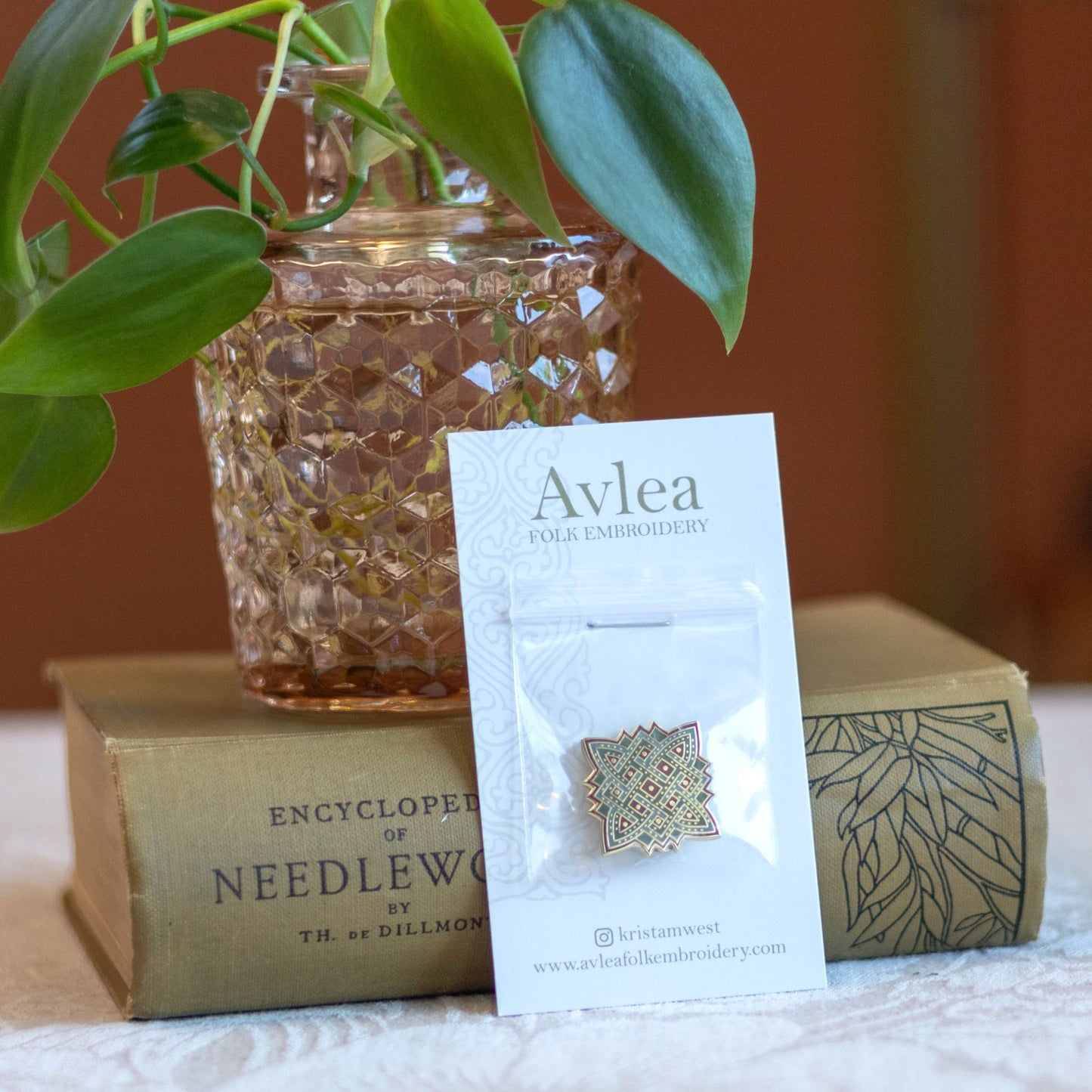 Needleminder--Knotwork