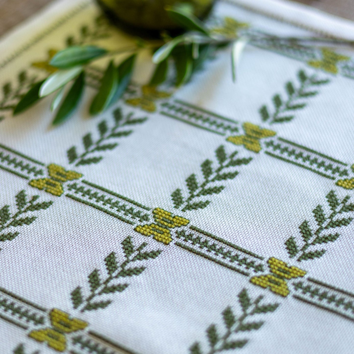 Fabric--Mikini 26ct ivory