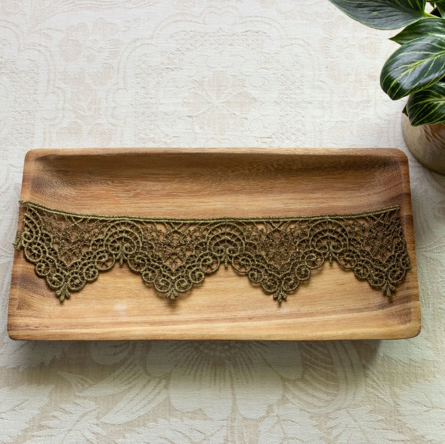 Avlea Trim No. 005 - Greek Scallop and Zigzag metallic trim