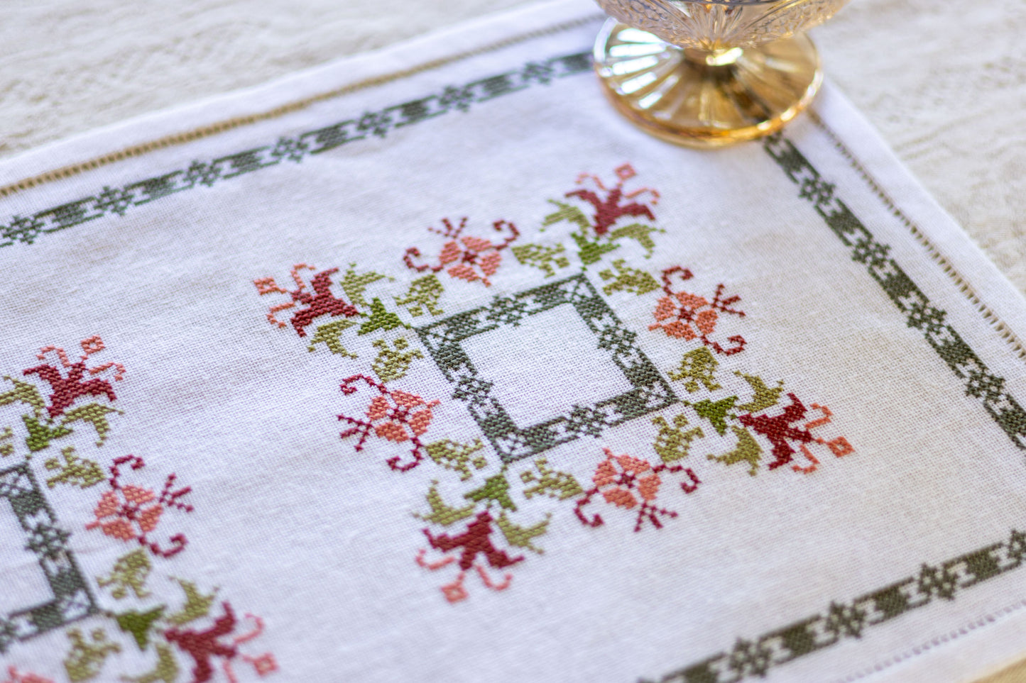 folk embroidery kit table runner with flowers