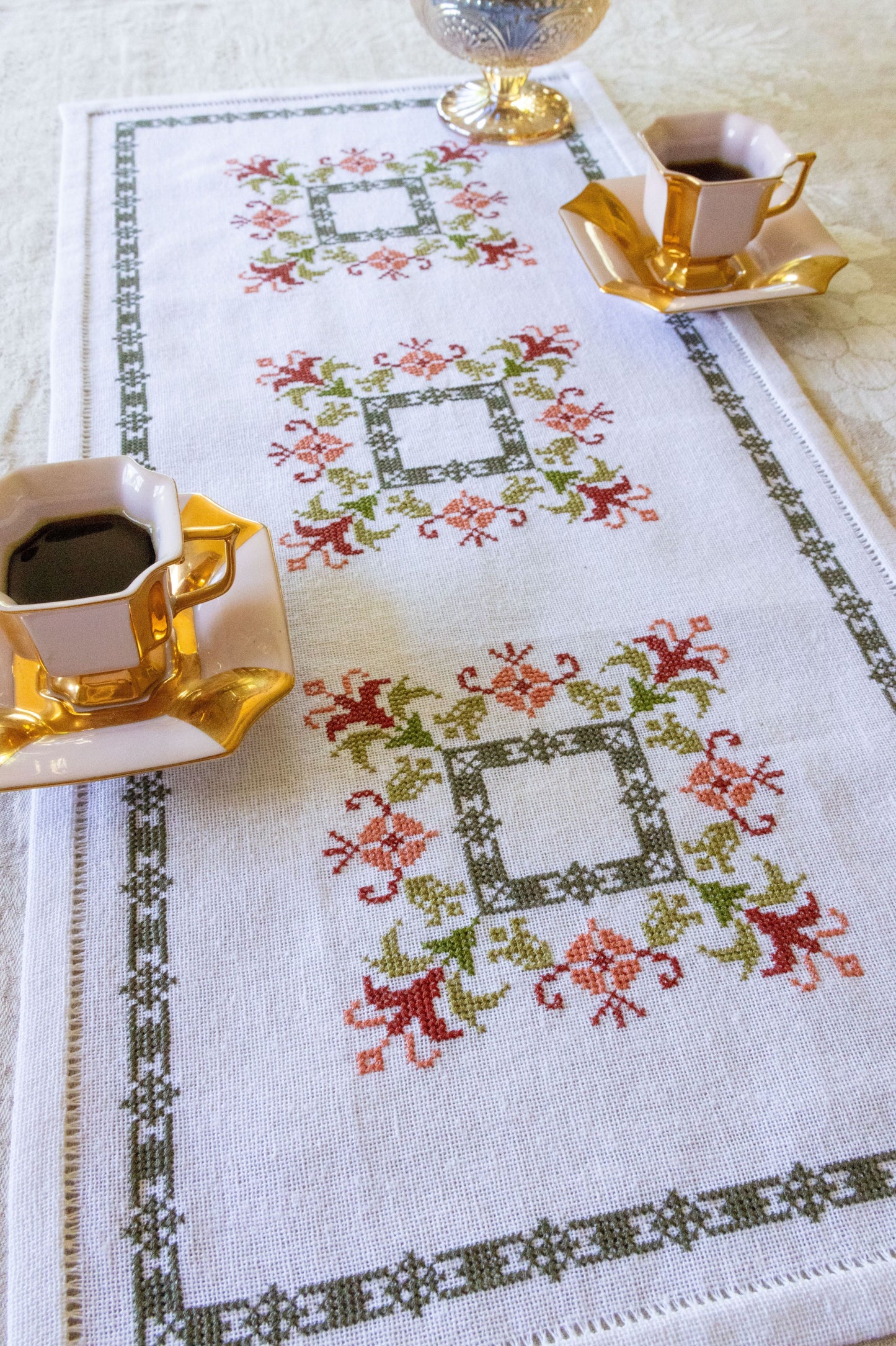 folk embroidery kit table runner with flowers