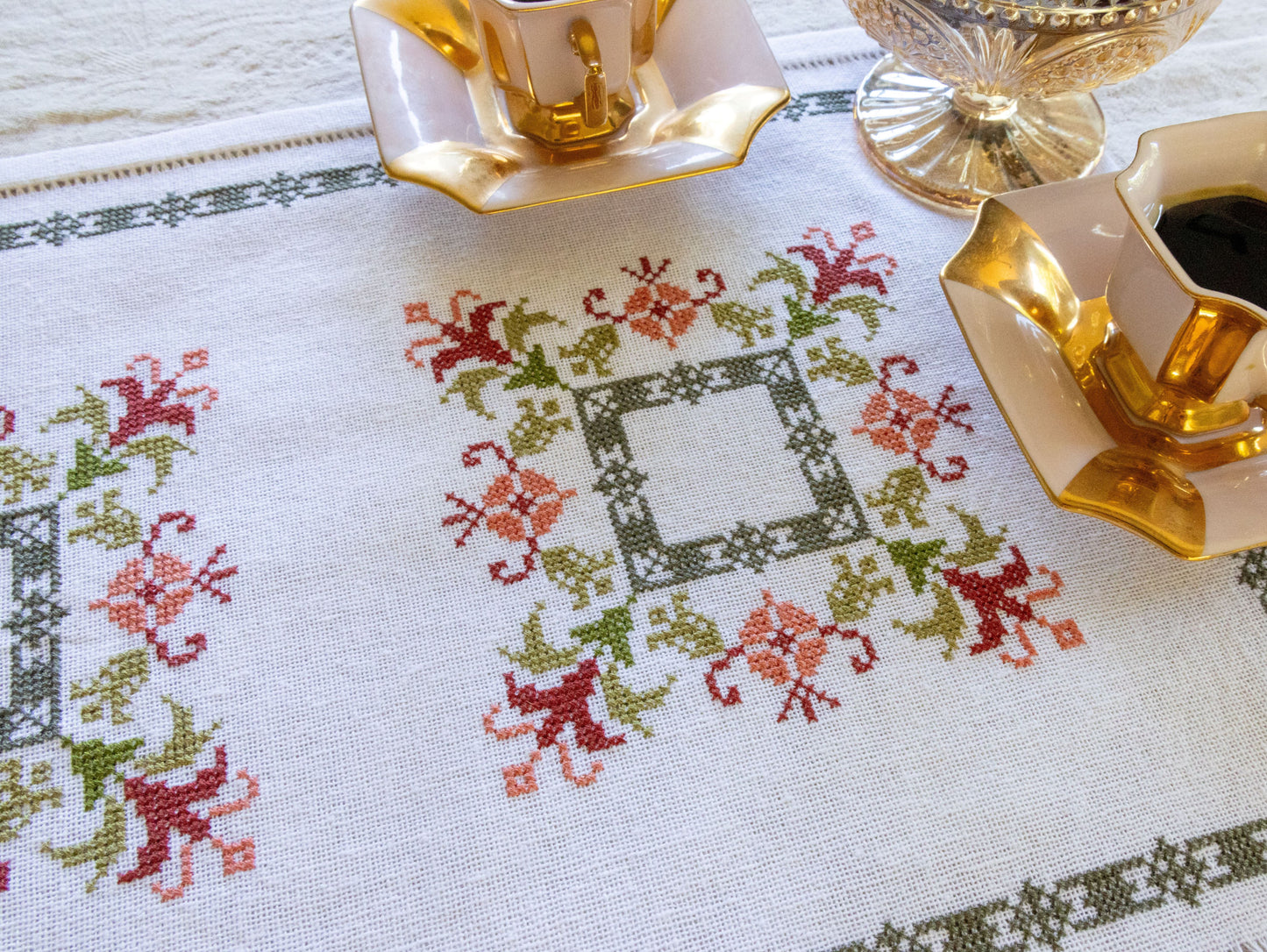 folk embroidery kit table runner with flowers