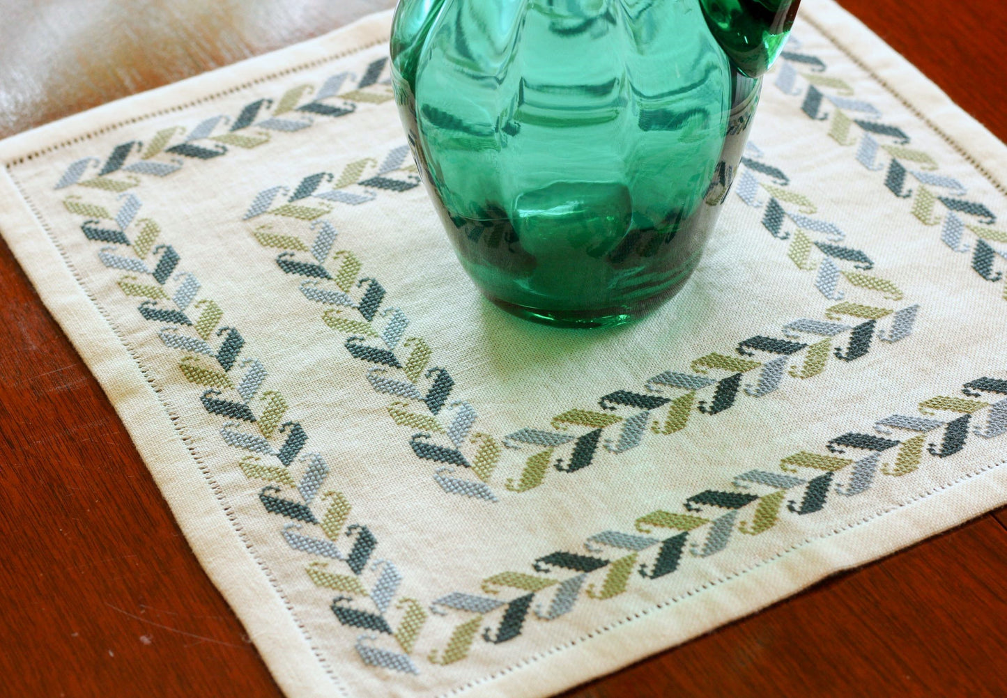 folk embroidery with laurel leaves design