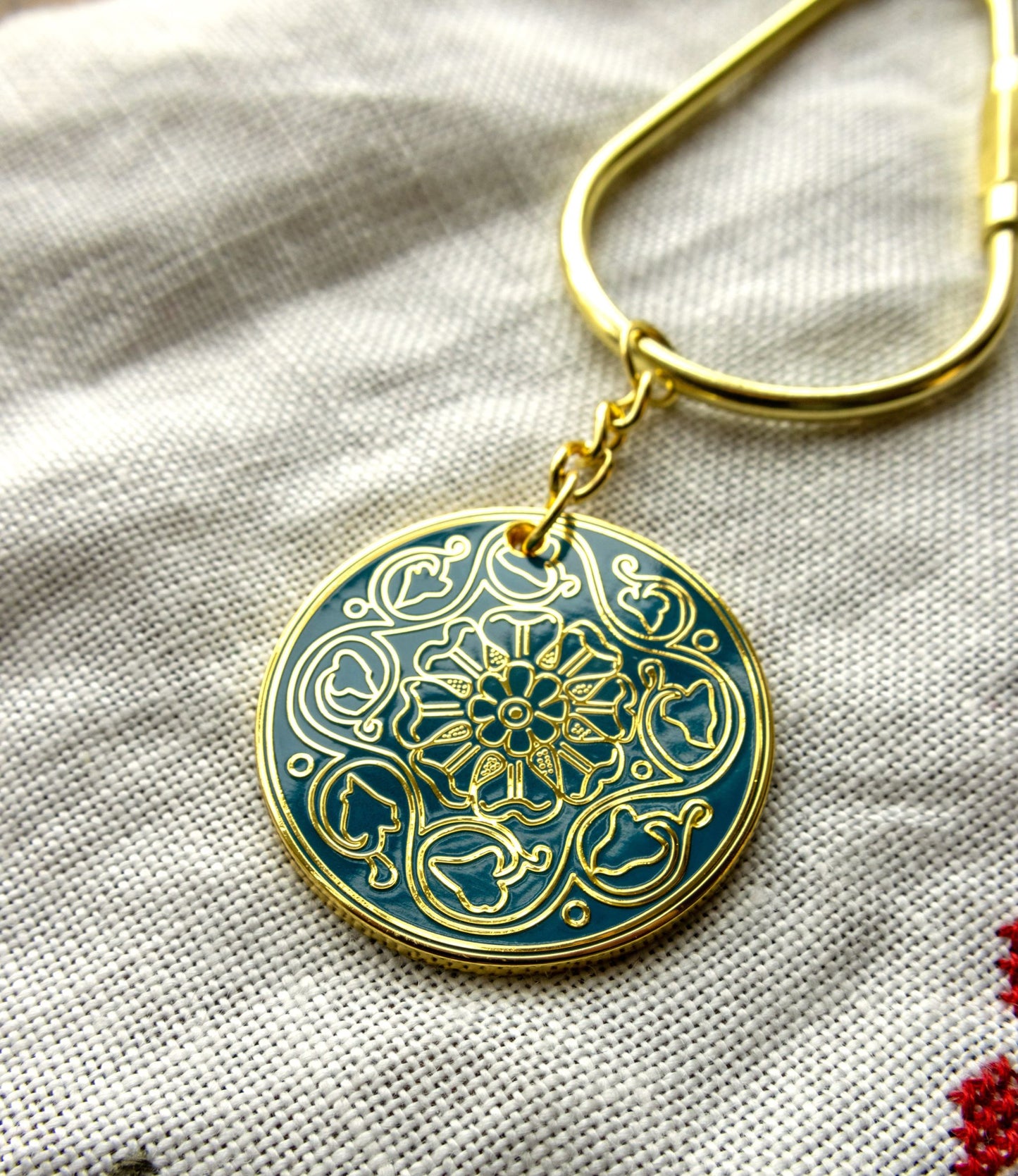 Avlea Folk Embroidery FlossFob--3 colors!