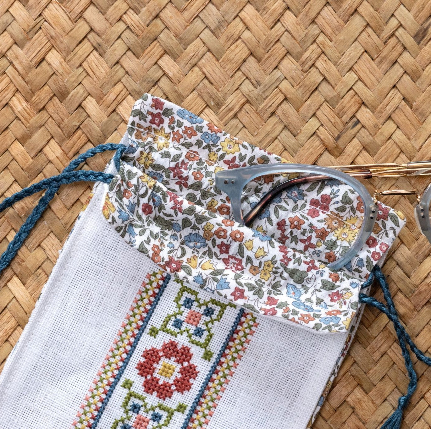 'NEW! Ione lined bag cross stitch folk embroidery kit