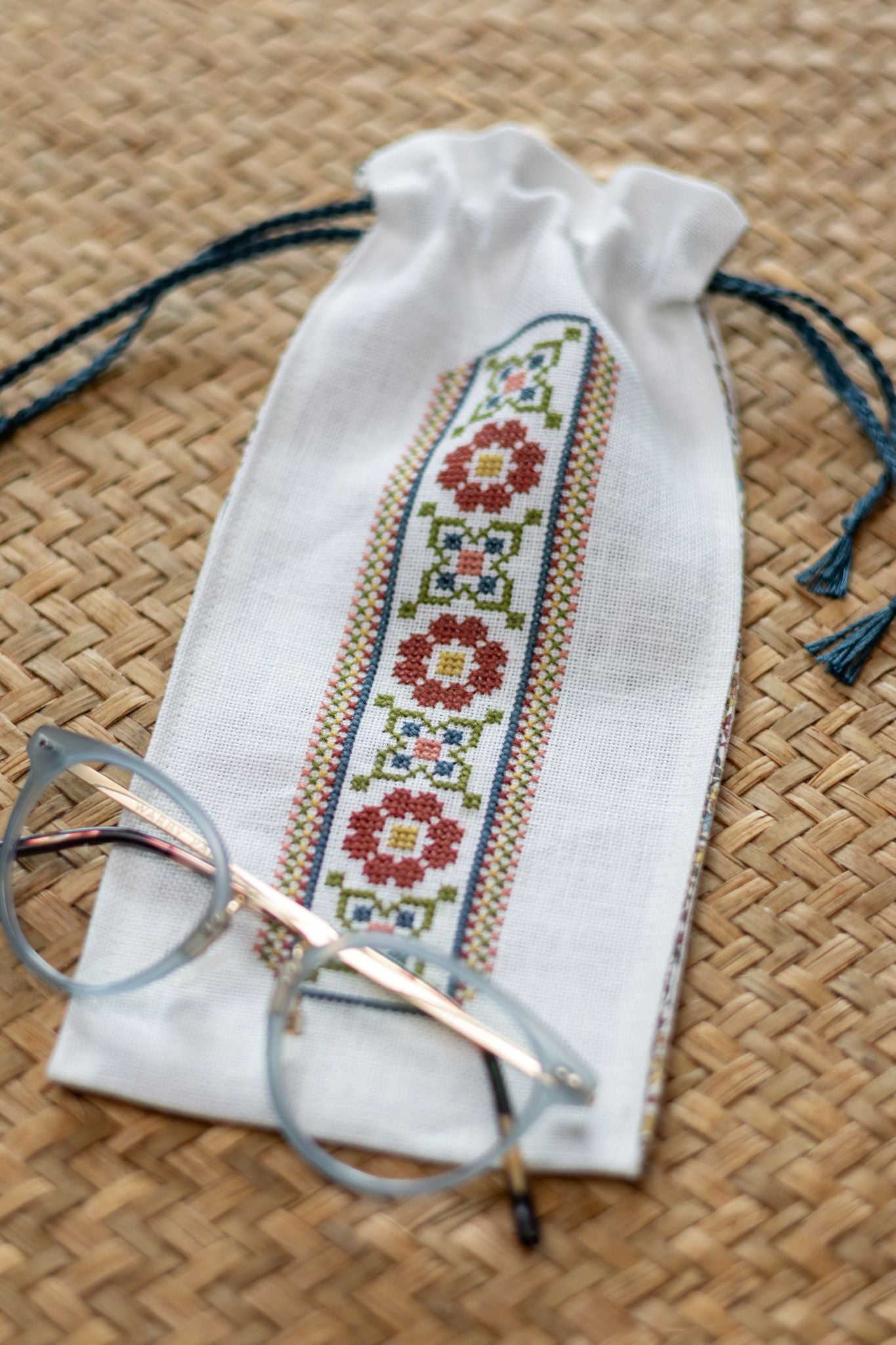 'NEW! Ione lined bag cross stitch folk embroidery kit