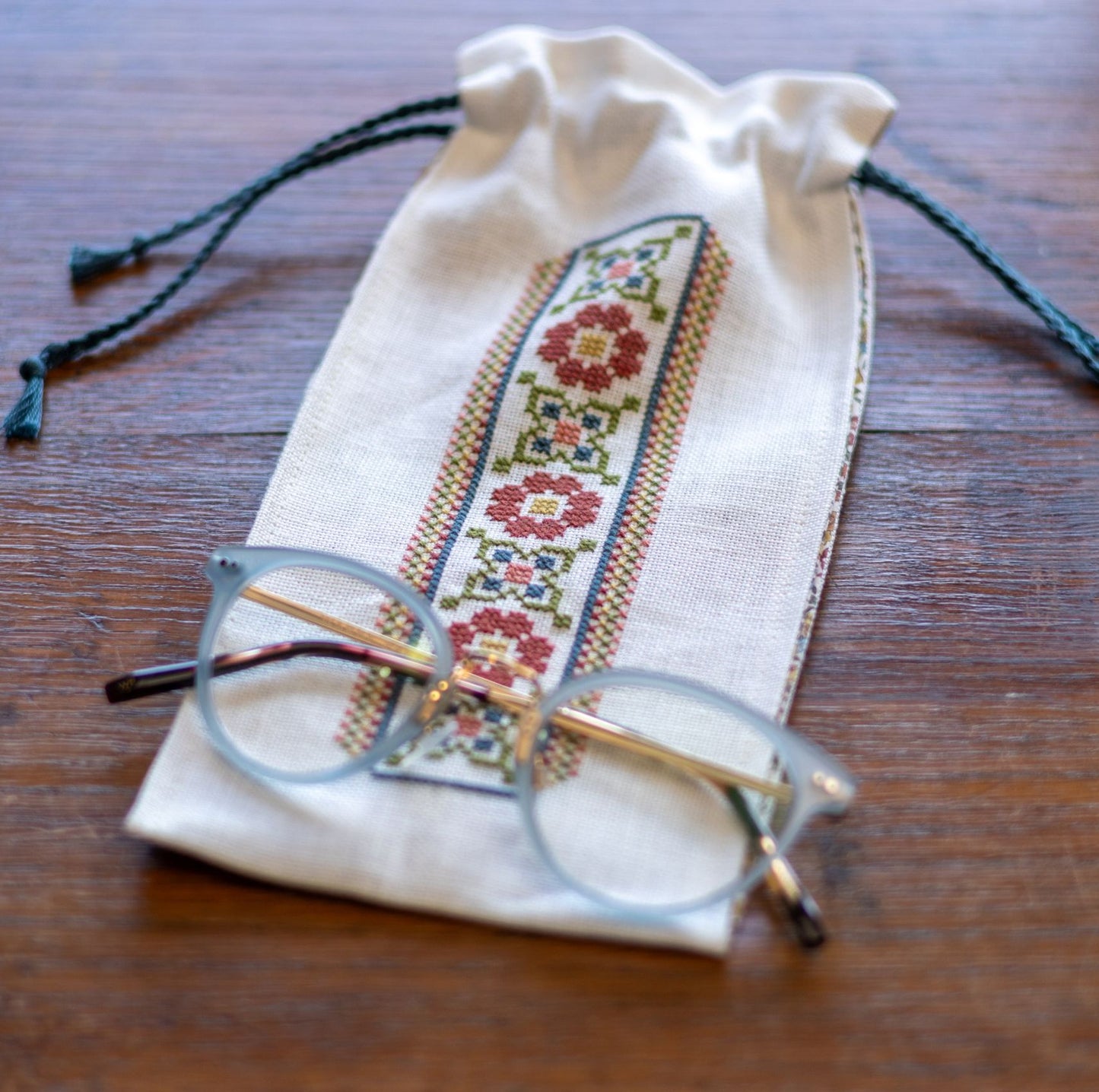 'NEW! Ione lined bag cross stitch folk embroidery kit