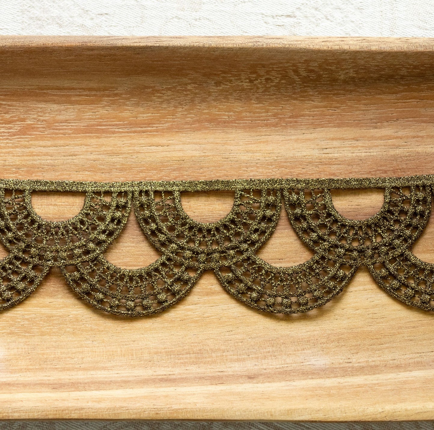 Avlea Trim No. 004 - Greek Double Arch metallic trim