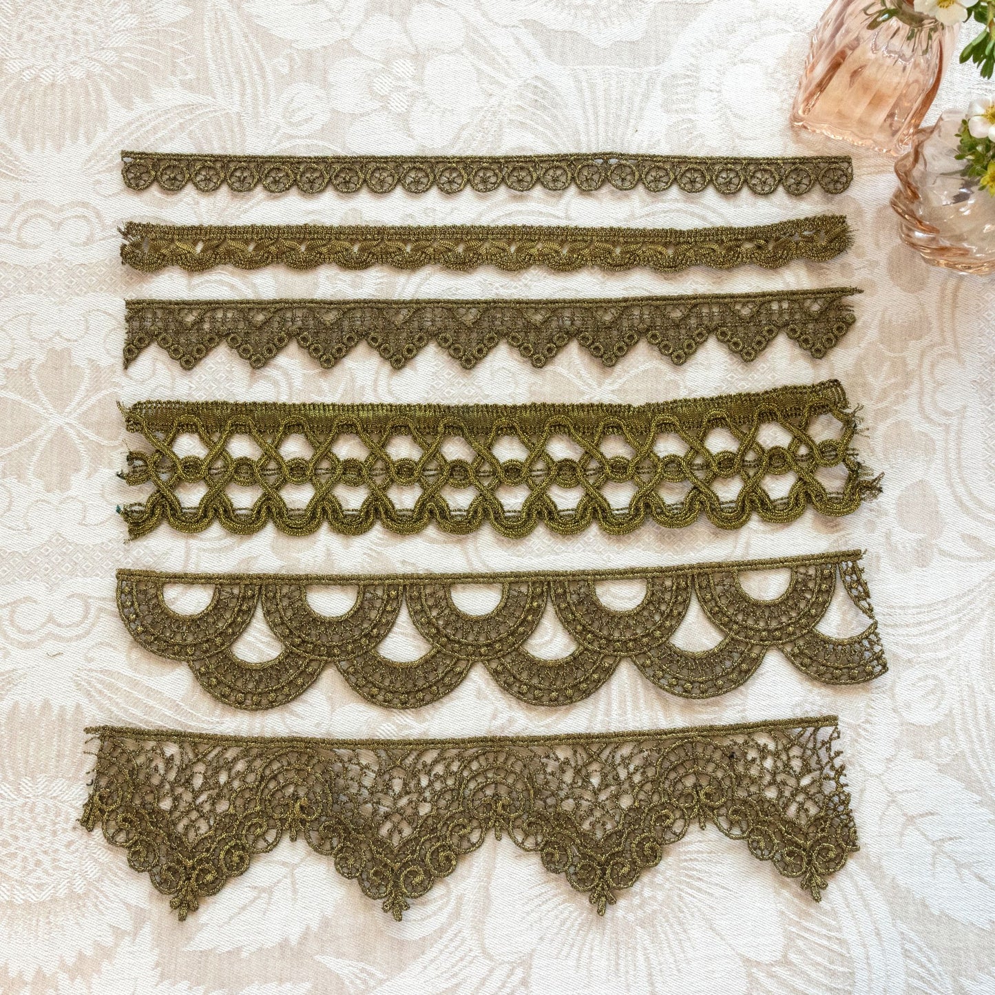 Avlea Trim No. 004 - Greek Double Arch metallic trim