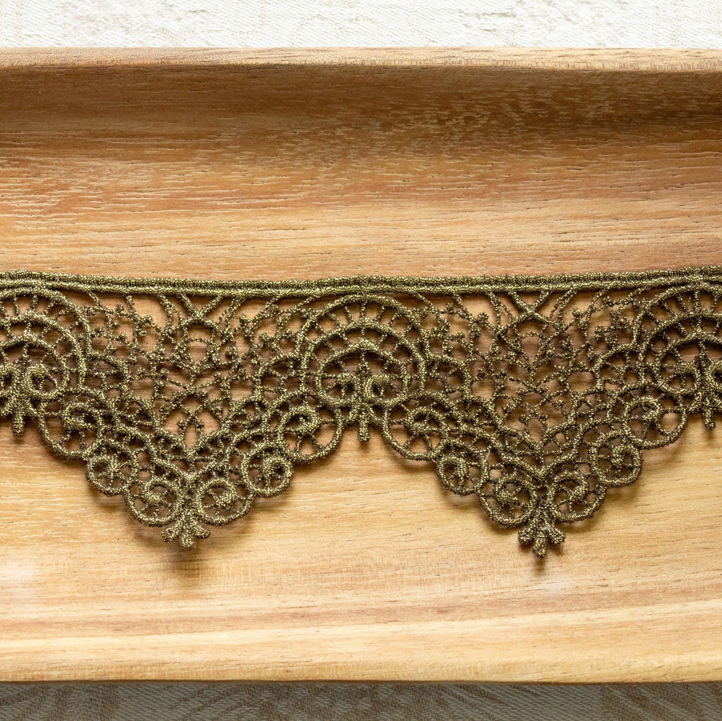 Avlea Trim No. 005 - Greek Scallop and Zigzag metallic trim